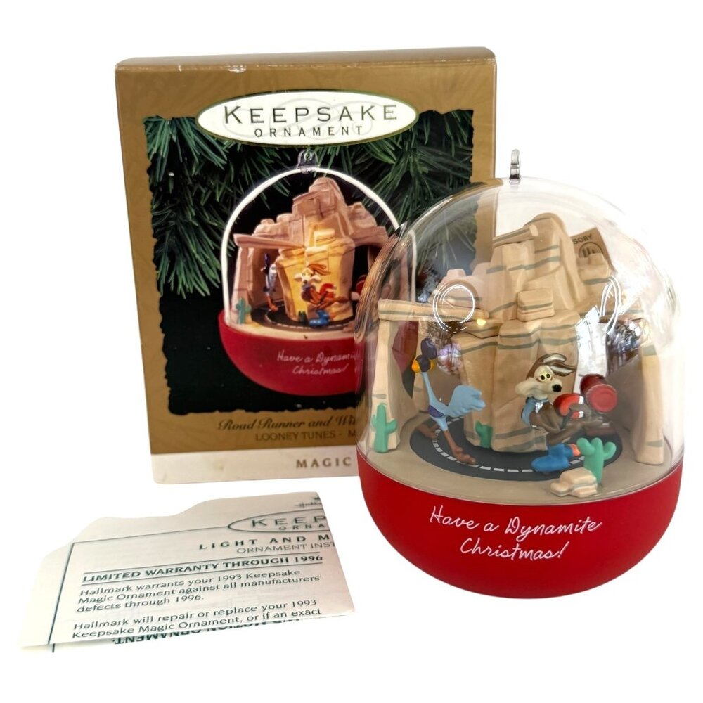 Hallmark Ornament Road Runner & Wile E Coyote Looney Tunes‎ Magic Light Motion